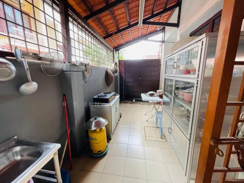 2-storey Terraced House for Sale in Bukit Jelutong (Shah Alam) - Reena Sarif - Kitchen - PropertyGuru.com.my