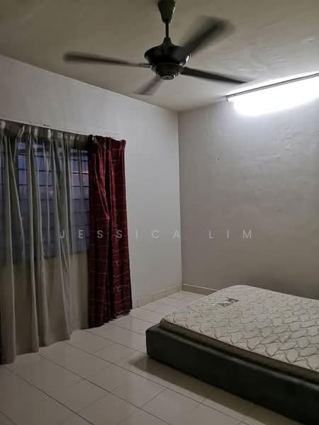 Kondominium untuk Dijual di Sri Putramas - Jessica Lim - Bedroom - PropertyGuru.com.my
