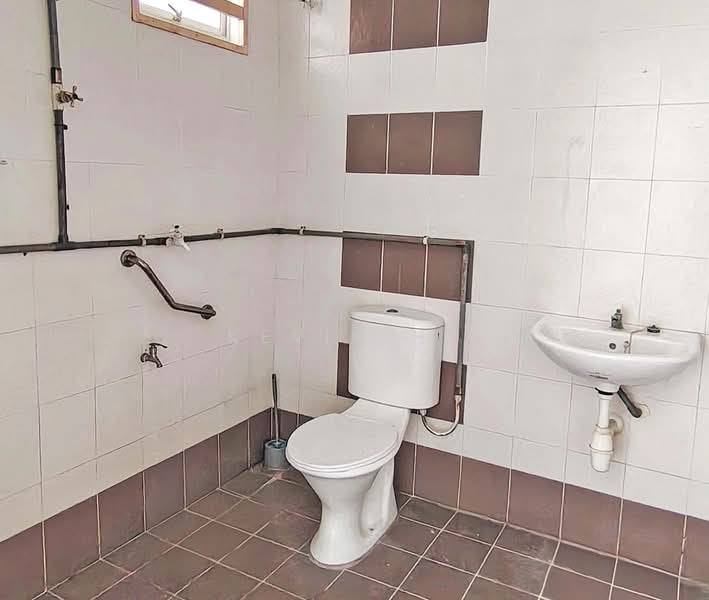 Shop for Sale in Bandar Meru Raya (Ipoh) - Kevin Ho - Bathroom - PropertyGuru.com.my