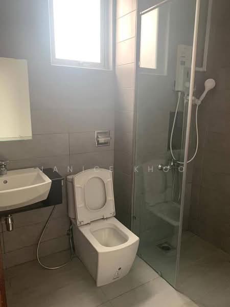 Servis Apartment untuk Dijual di Paragon Suites @ CIQ - Janice Khoo - Bathroom - PropertyGuru.com.my