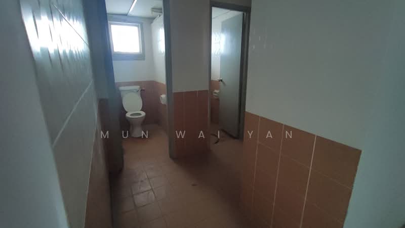 Office for Rent in Taman Putra Damai (Ara Damansara) - Mun Wai Yan - Bathroom - PropertyGuru.com.my