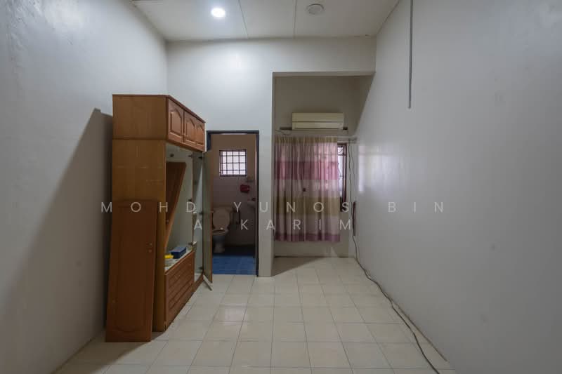 Rumah Teres 1 Tingkat untuk Dijual di Kampung Sungai Lang (Banting) - Mohd Yunos Bin A.Karim - Bathroom - PropertyGuru.com.my