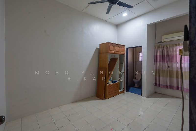 Rumah Teres 1 Tingkat untuk Dijual di Kampung Sungai Lang (Banting) - Mohd Yunos Bin A.Karim - Bathroom - PropertyGuru.com.my
