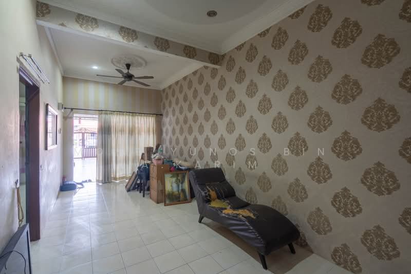 Rumah Teres 1 Tingkat untuk Dijual di Kampung Sungai Lang (Banting) - Mohd Yunos Bin A.Karim - Living Room - PropertyGuru.com.my