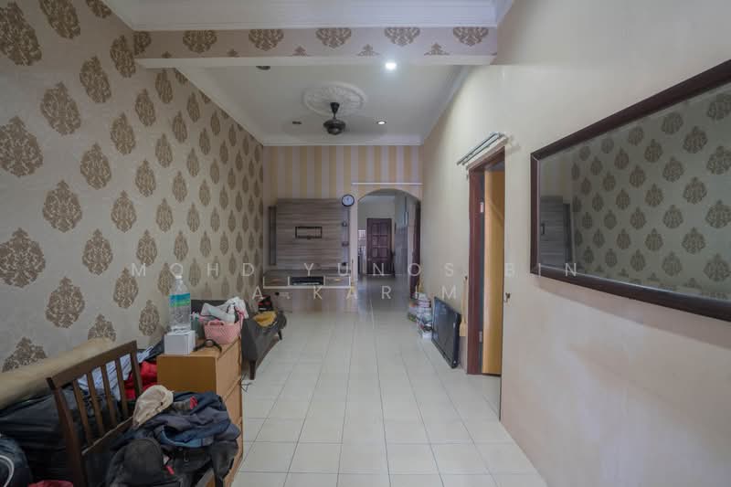 Rumah Teres 1 Tingkat untuk Dijual di Kampung Sungai Lang (Banting) - Mohd Yunos Bin A.Karim - Living Room - PropertyGuru.com.my