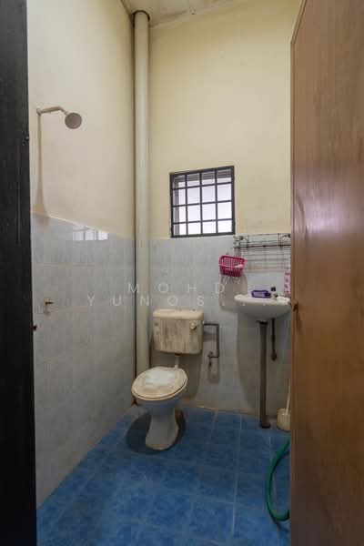 Rumah Teres 1 Tingkat untuk Dijual di Kampung Sungai Lang (Banting) - Mohd Yunos Bin A.Karim - Bathroom - PropertyGuru.com.my