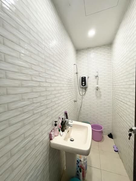 Bungalow for Sale in Bukit Jelutong (Shah Alam) - Reena Sarif - Bathroom - PropertyGuru.com.my