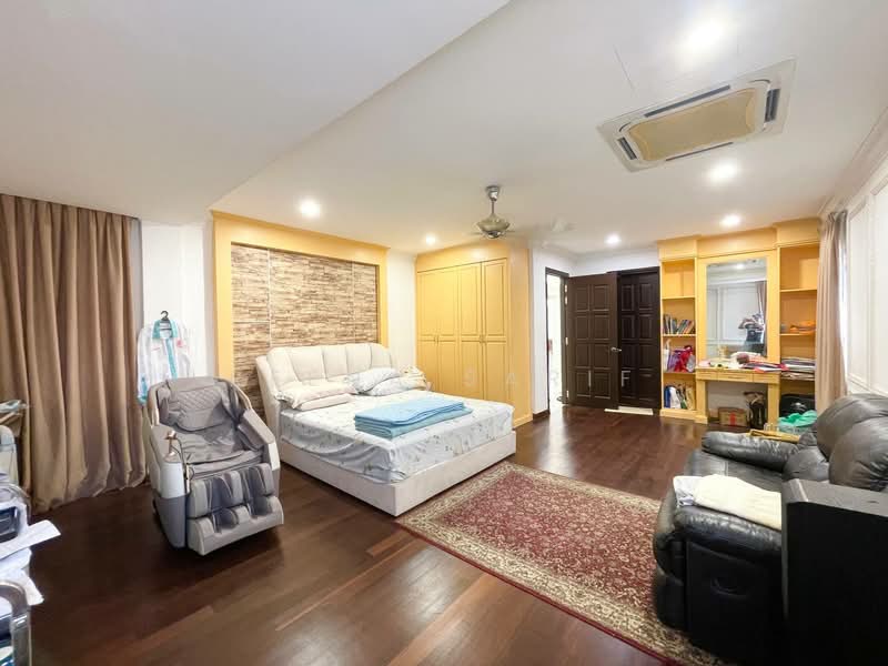 Bungalow for Sale in Bukit Jelutong (Shah Alam) - Reena Sarif - Bedroom - PropertyGuru.com.my