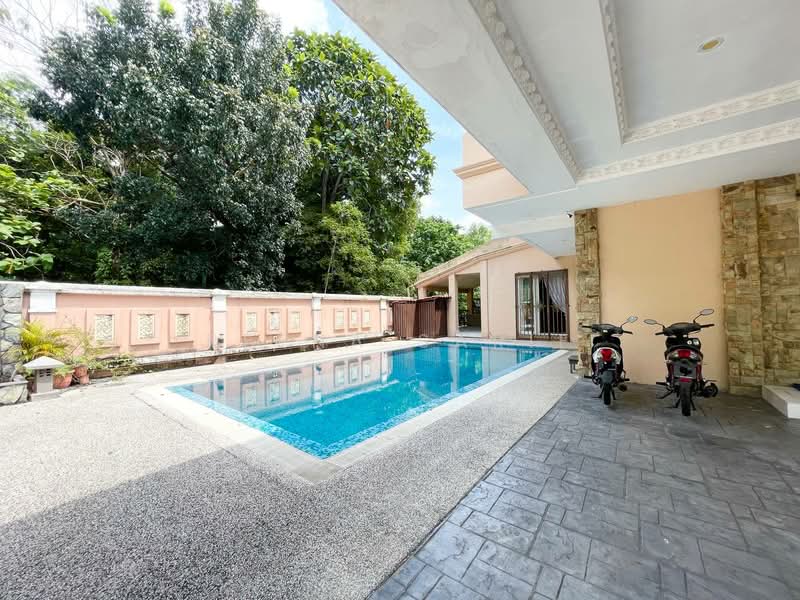 Bungalow for Sale in Bukit Jelutong (Shah Alam) - Reena Sarif - Exterior - PropertyGuru.com.my
