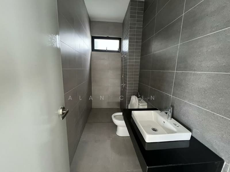 Semi-Detached House for Sale in Ampang Jaya (Ampang) - Alan Chin - Bathroom - PropertyGuru.com.my