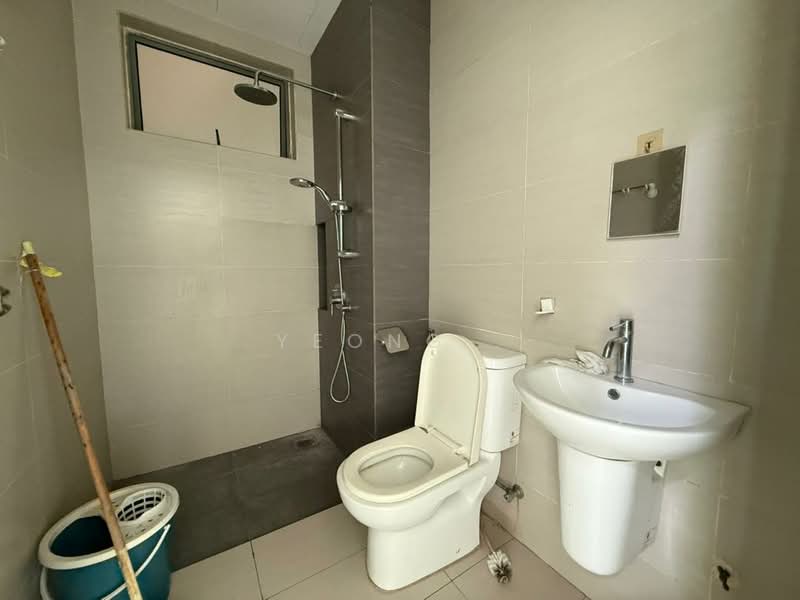 Servis Apartment untuk Dijual di Cybersquare - Yeong . - Bathroom - PropertyGuru.com.my