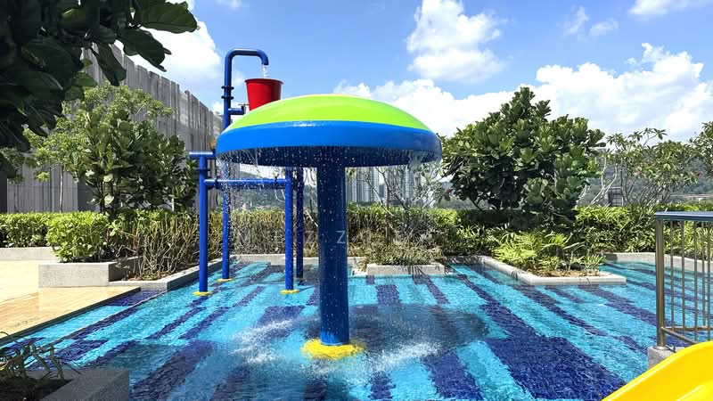 Servis Apartment untuk Disewa di Melawati : Park One - Mezzie . - Pool - PropertyGuru.com.my