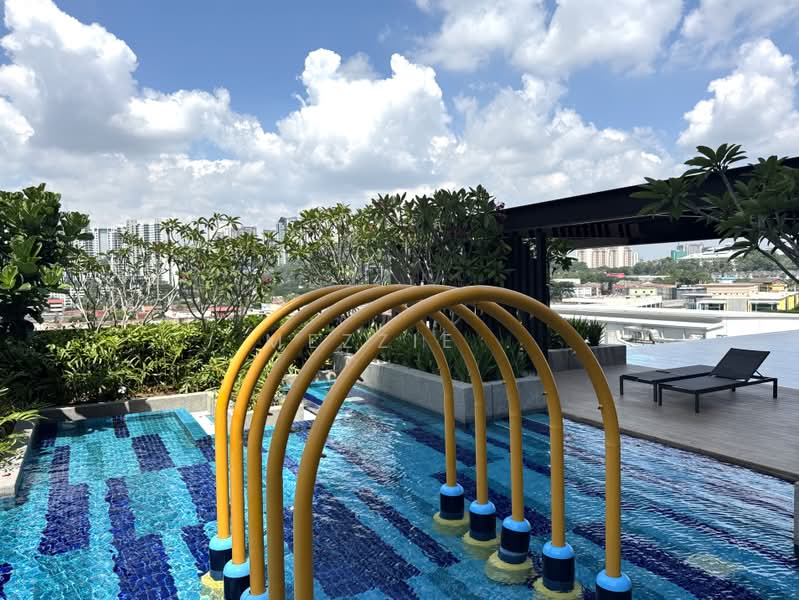 Servis Apartment untuk Disewa di Melawati : Park One - Mezzie . - Pool - PropertyGuru.com.my