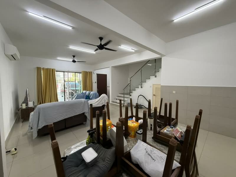3-storey Terraced House for Sale in Cyberjaya (Selangor) - Yeong . - Living Room - PropertyGuru.com.my