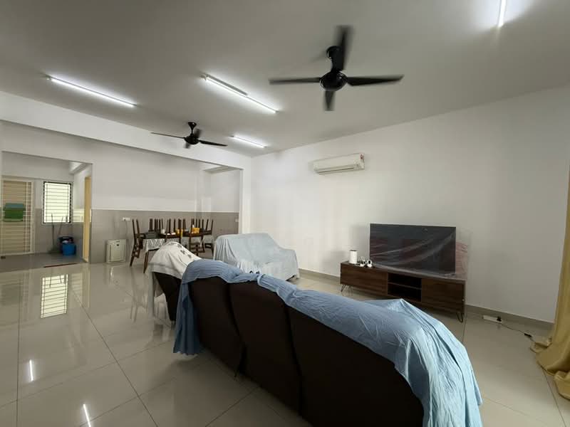 3-storey Terraced House for Sale in Cyberjaya (Selangor) - Yeong . - Living Room - PropertyGuru.com.my