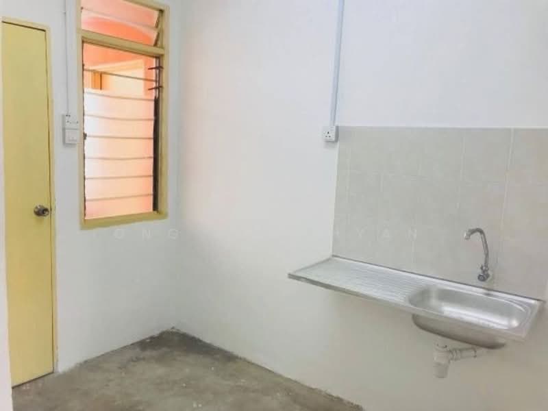Rumah Flat untuk Dijual di Taman Mount Austin - Ong Lih Shyan - Kitchen - PropertyGuru.com.my