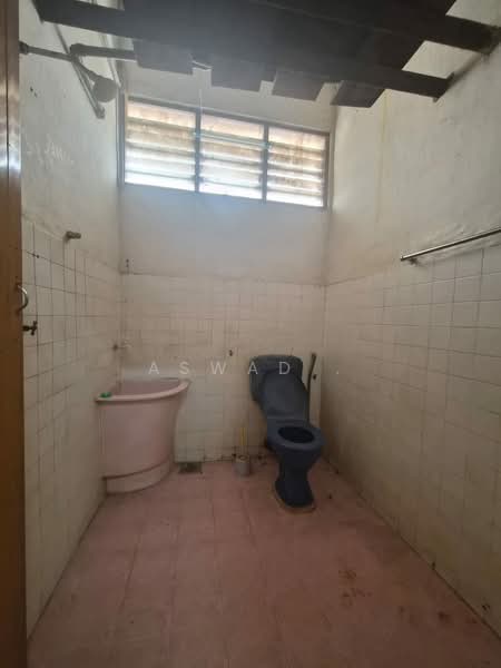 Rumah Berkembar untuk Dijual di Taman Jaya Kami (Alor Setar) - Aswad . - Bathroom - PropertyGuru.com.my
