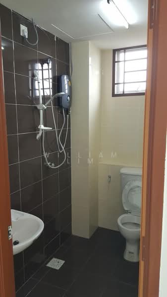 Apartment for Sale at Green Suria @ Bandar Tun Hussein Onn - William Lim - Bathroom - PropertyGuru.com.my