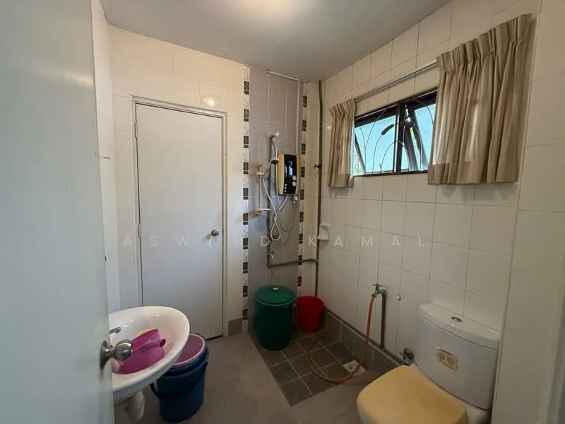 Rumah Berkembar untuk Dijual di Shah Alam (Selangor) - Asward Kamal - Bathroom - PropertyGuru.com.my
