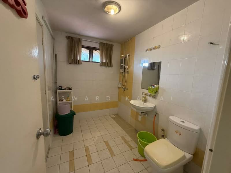 Rumah Berkembar untuk Dijual di Shah Alam (Selangor) - Asward Kamal - Bathroom - PropertyGuru.com.my