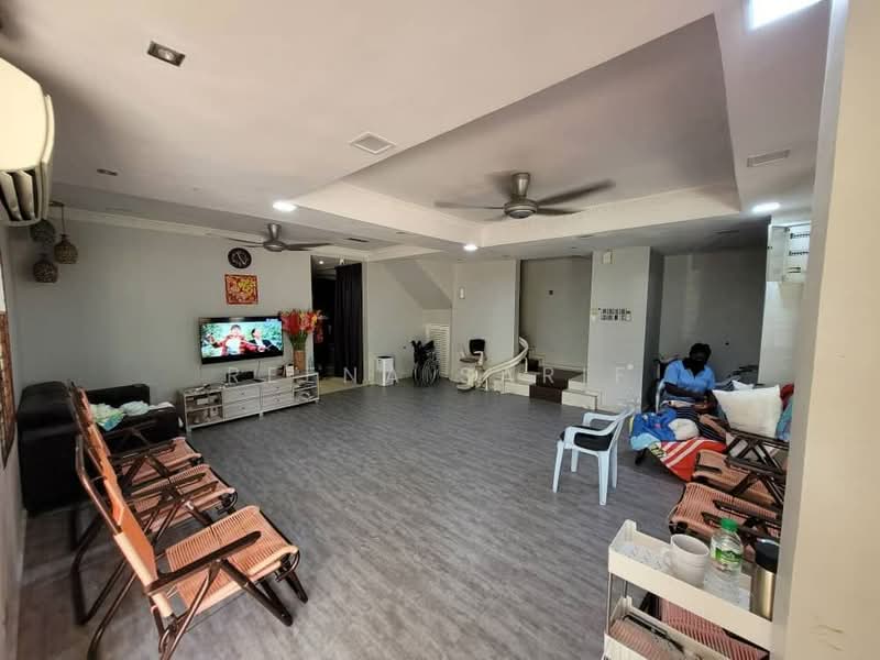 Rumah Teres 2 Tingkat untuk Dijual di Seksyen 7 (Kota Damansara) - Reena Sarif - Living Room - PropertyGuru.com.my