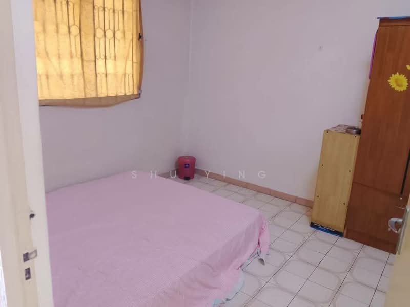 Flat for Sale at Flat Taman Ungku Tun Aminah - Shu Ying - Bedroom - PropertyGuru.com.my