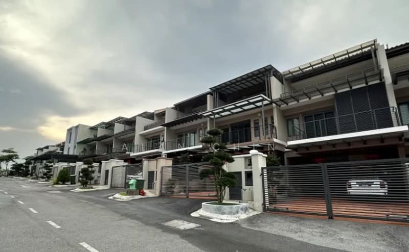 Rumah Teres 3 Tingkat untuk Dijual di Taman Taynton View (Cheras) - Alan Chin - Exterior - PropertyGuru.com.my