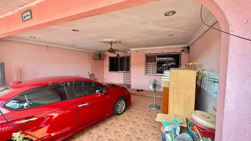 Terraced House for Sale in Seri Kembangan (Selangor) - Aqillah Razali - Car Park - PropertyGuru.com.my