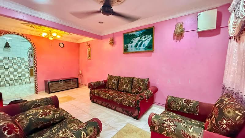 Terraced House for Sale in Seri Kembangan (Selangor) - Aqillah Razali - Living Room - PropertyGuru.com.my