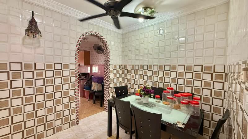 Terraced House for Sale in Seri Kembangan (Selangor) - Aqillah Razali - Dining Room - PropertyGuru.com.my