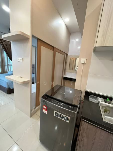 Servis Apartment untuk Dijual di Molek Regency - Ryon Teh - Bedroom - PropertyGuru.com.my