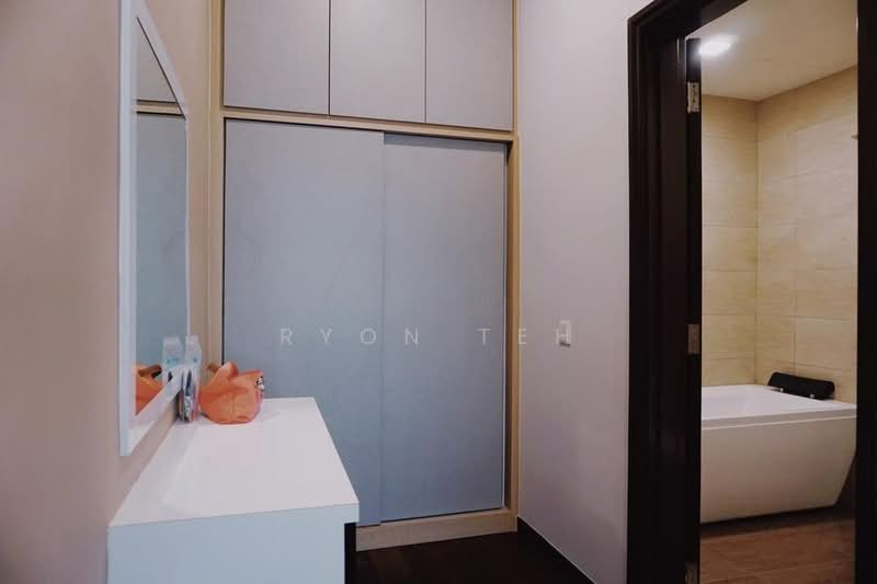 Servis Apartment untuk Dijual di Molek Regency - Ryon Teh - Bathroom - PropertyGuru.com.my