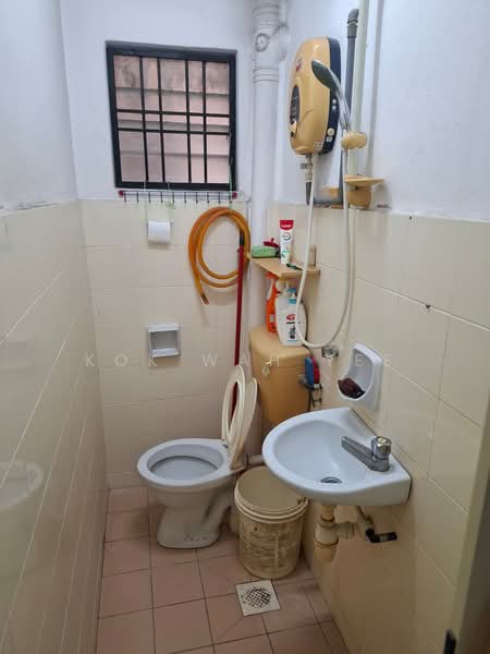 Apartment for Sale at saujana apartment - Kok Wah Yee - Bathroom - PropertyGuru.com.my