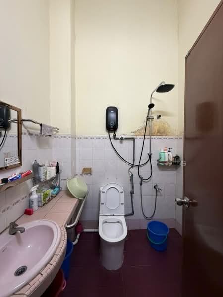 Terraced House for Sale in Taman Wangsa Permai (Kepong) - Yanis Cheong - Bathroom - PropertyGuru.com.my