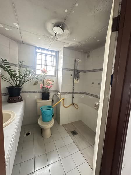 Kondominium untuk Dijual di Heritage - Kar Sem Goeh - Master Bathroom - PropertyGuru.com.my