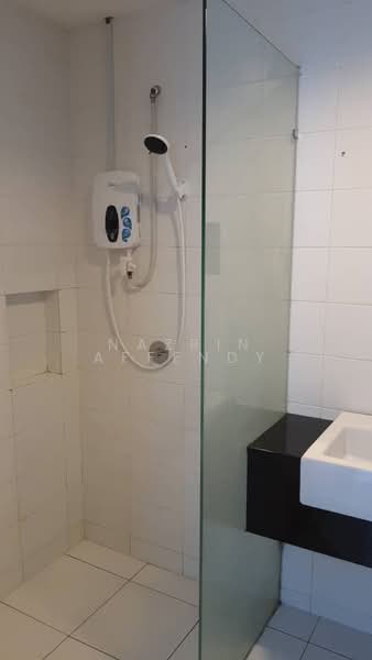 Servis Apartment untuk Dijual di Trefoil @ Setia City - Nazrin Affendy - Bathroom - PropertyGuru.com.my