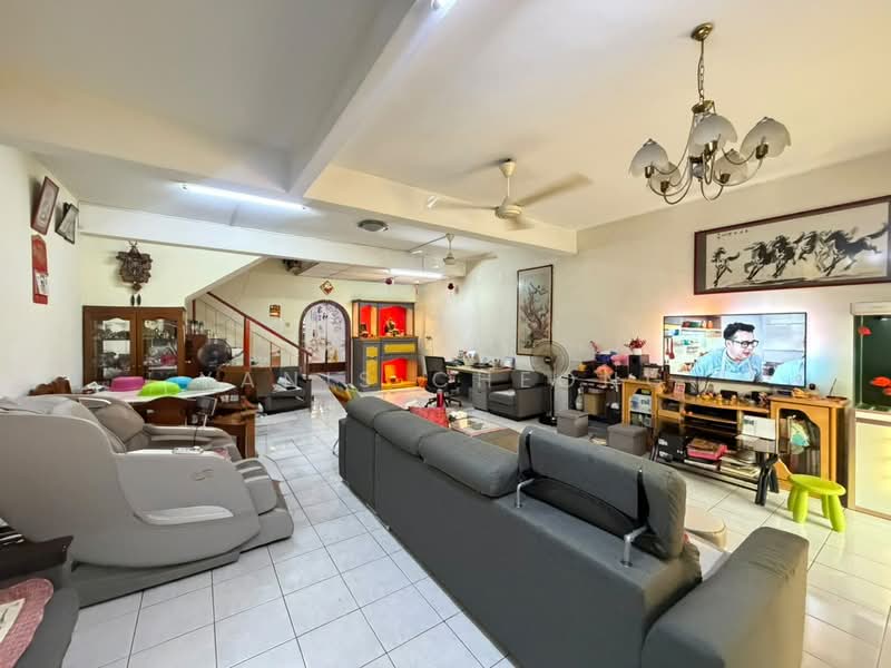 Rumah Teres 2 Tingkat untuk Dijual di Taman Wangsa Permai (Kepong) - Yanis Cheong - Living Room - PropertyGuru.com.my