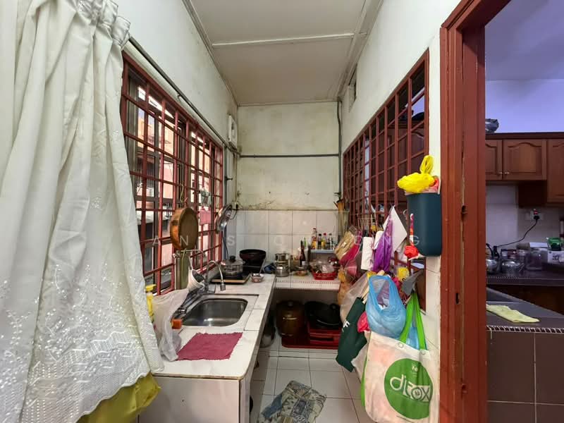 Rumah Teres 2 Tingkat untuk Dijual di Taman Wangsa Permai (Kepong) - Yanis Cheong - Kitchen - PropertyGuru.com.my