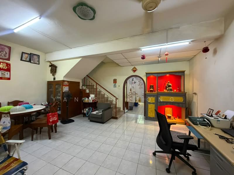 Rumah Teres 2 Tingkat untuk Dijual di Taman Wangsa Permai (Kepong) - Yanis Cheong - Living Room - PropertyGuru.com.my