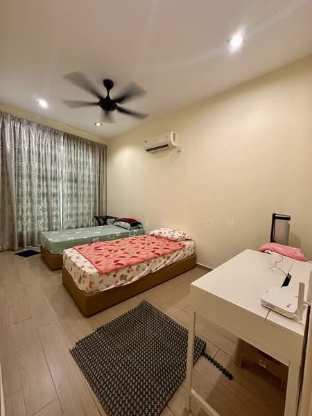 Kondominium untuk Dijual di The Brezza - Eng Khoon Chuah - Bedroom - PropertyGuru.com.my