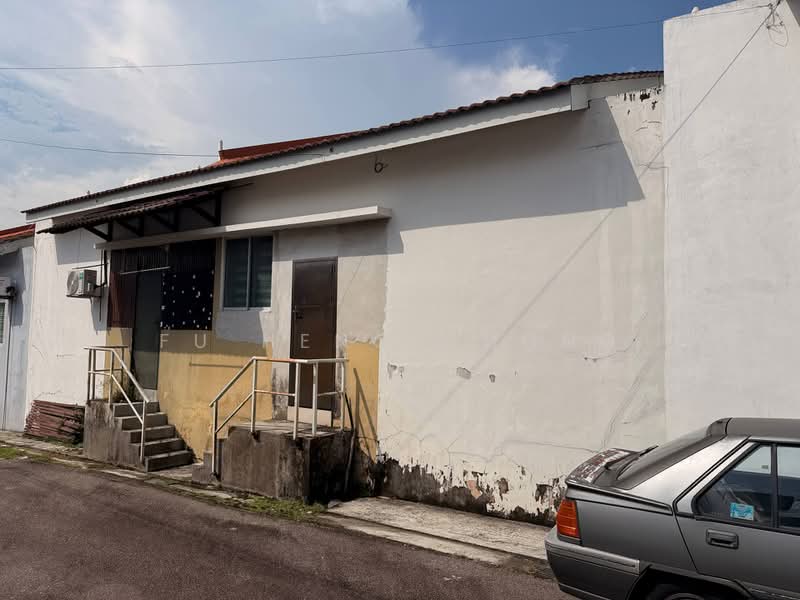1-storey Terraced House for Sale in Taman Daya (Johor Bahru) - Fu Heng Chong - Exterior - PropertyGuru.com.my