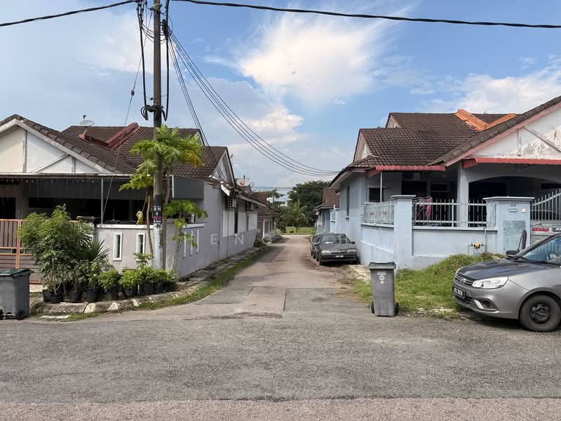 1-storey Terraced House for Sale in Taman Daya (Johor Bahru) - Fu Heng Chong - Exterior - PropertyGuru.com.my