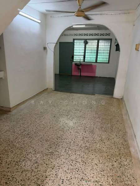 Rumah Teres 2 Tingkat untuk Disewa di Taman Castlefield (Sri Petaling) - Ray Chong - Dining Room + Kitchen - PropertyGuru.com.my