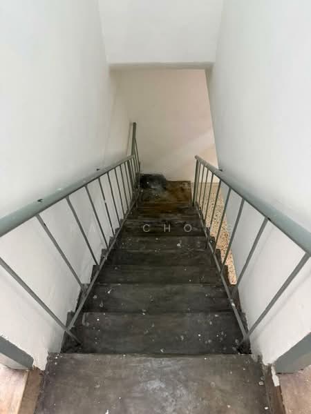 Rumah Teres 2 Tingkat untuk Disewa di Taman Castlefield (Sri Petaling) - Ray Chong - Staircase - PropertyGuru.com.my