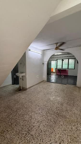 2-storey Terraced House for Rent in Taman Castlefield (Sri Petaling) - Ray Chong - Dining Room + Kitchen - PropertyGuru.com.my