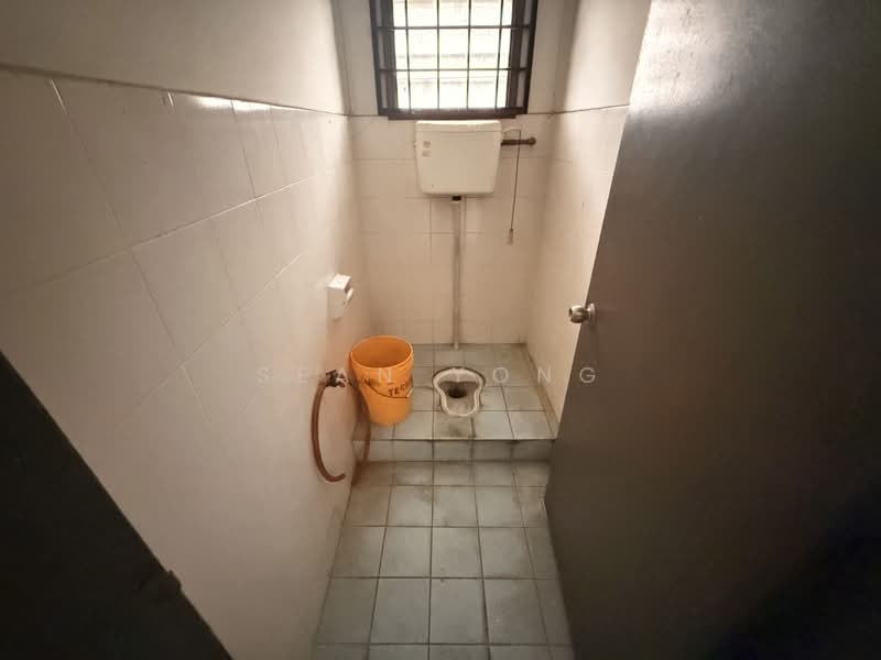 Kedai untuk Disewa di Damansara Damai (Damansara Damai) - Sean Yong - Bathroom - PropertyGuru.com.my