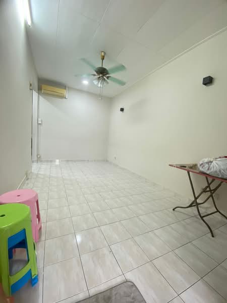 Rumah Teres 1 Tingkat untuk Disewa di Bandar Baru Permas Jaya (Permas Jaya) - Tommy Phua - Living Room - PropertyGuru.com.my