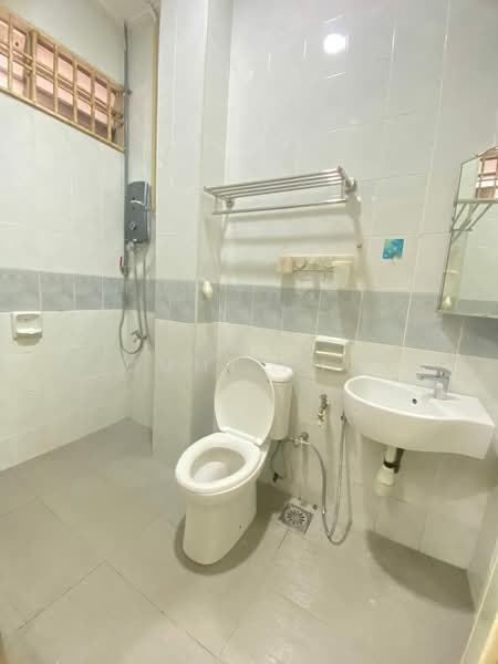 Rumah Teres 1 Tingkat untuk Disewa di Bandar Baru Permas Jaya (Permas Jaya) - Tommy Phua - Bathroom - PropertyGuru.com.my