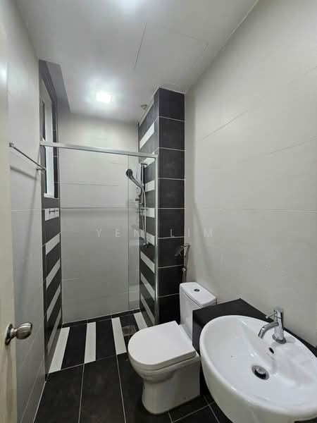 Apartment for Rent at Central Residence @ Sungai Besi - Yen Lim - Bathroom - PropertyGuru.com.my