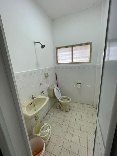 Pangsapuri untuk Dijual di Ria 2 Apartment - Yvonne Lim - Bathroom - PropertyGuru.com.my